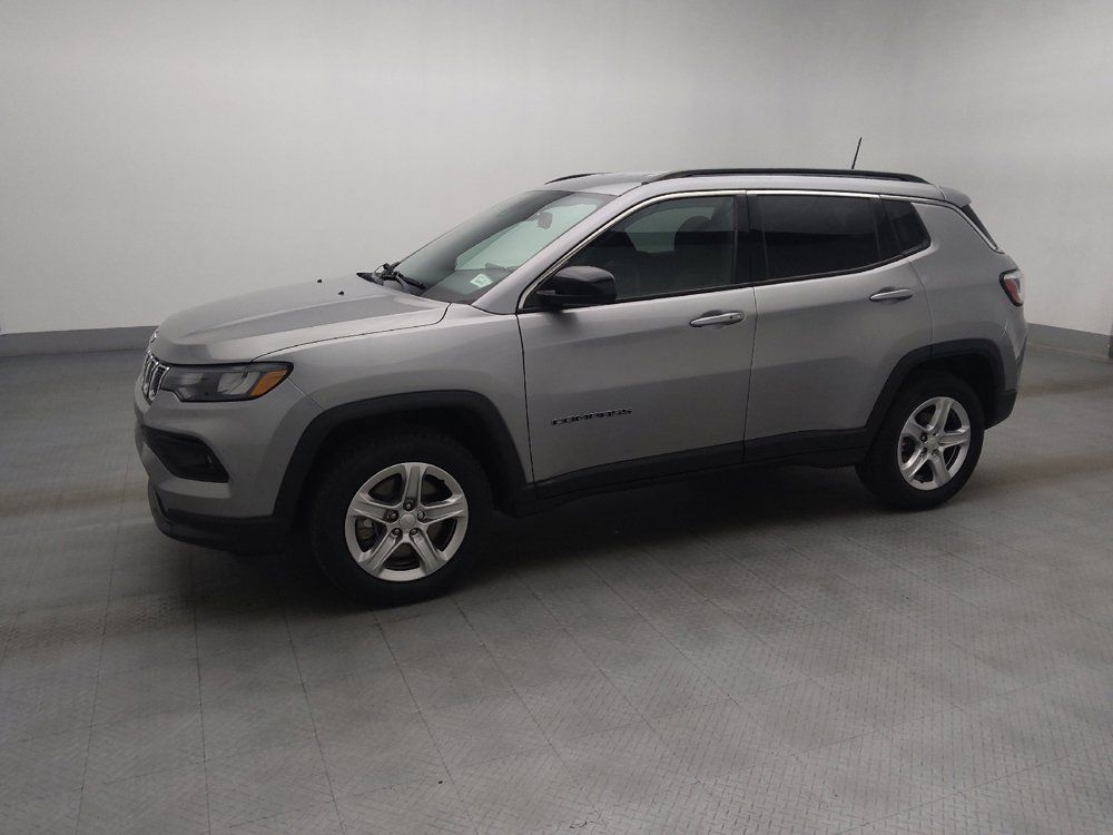 Used 2023 Jeep Compass Latitude AWD/4WD image 2