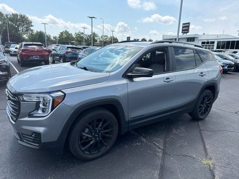 Certified 2024 GMC Terrain SLE w/ Driver Convenience Package FWD image 5