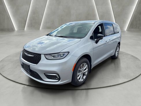 New 2026 Chrysler Pacifica Select AWD/4WD image 3
