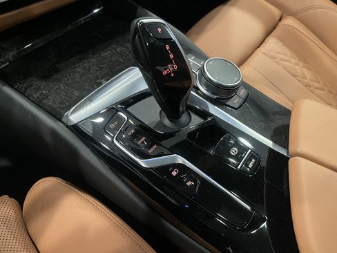 Certified 2023 BMW 530e xDrive w/ Convenience Package image 18