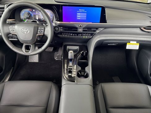 New 2025 Toyota Crown Signia image 4