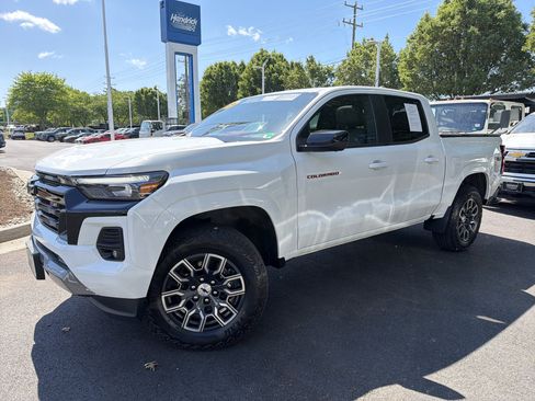 Used 2024 Chevrolet Colorado Z71 w/ Z71 Convenience Package 2 image 5