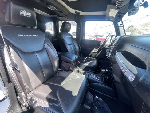 Used 2017 Jeep Wrangler Unlimited Rubicon w/ Cold Weather Group image 24