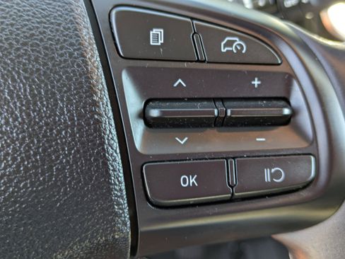 Used 2025 Hyundai Venue SEL FWD image 19