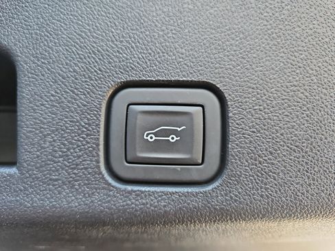 Used 2025 GMC Acadia Elevation image 22