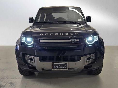 Used 2025 Land Rover Defender 90 X-Dynamic SE image 8