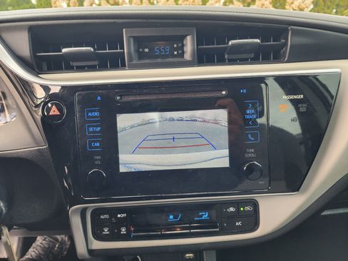 Used 2017 Toyota Corolla LE image 30