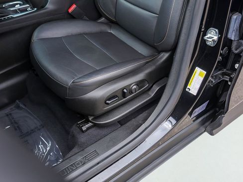 Used 2021 Chevrolet Equinox LT FWD image 11