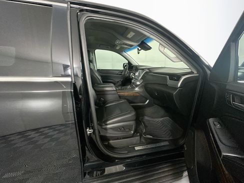 Used 2018 Chevrolet Suburban LT image 32