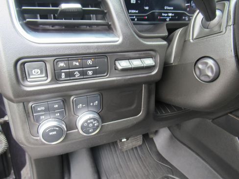 Used 2024 GMC Yukon AT4 w/ Technology Package AWD/4WD image 19