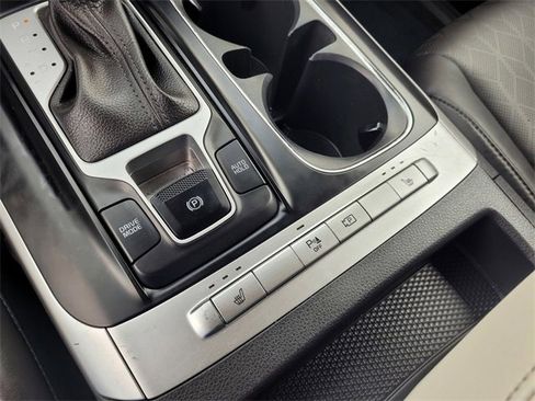 Used 2024 Kia Carnival LX image 17