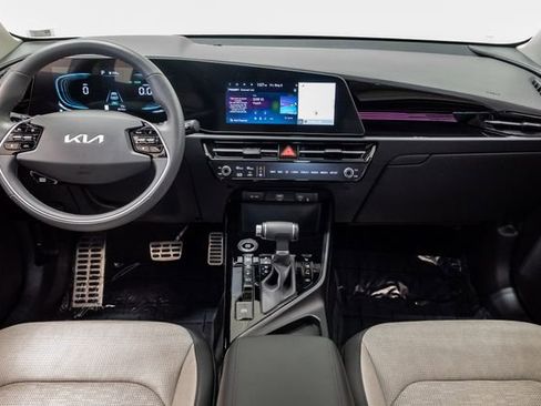 Certified 2024 Kia Niro SX Touring FWD image 25