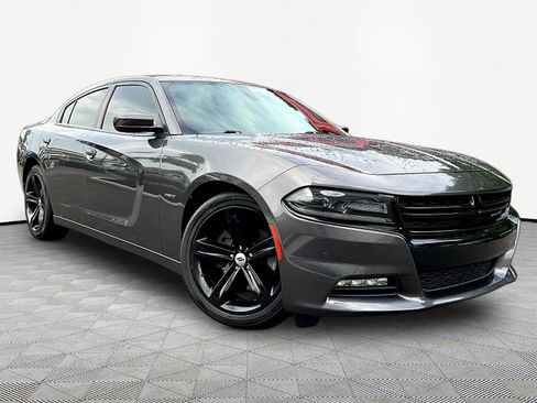Used 2018 Dodge Charger R/T RWD image 3