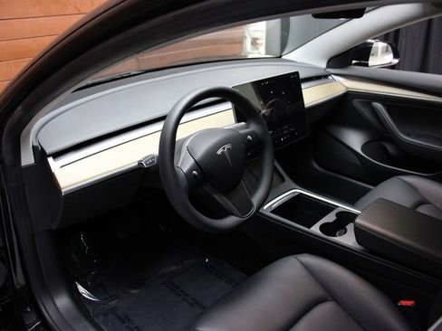 Used 2023 Tesla Model 3 Standard Range image 32