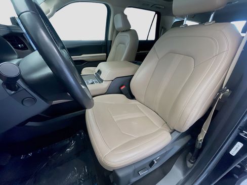 Used 2023 Ford Expedition Max Limited image 14
