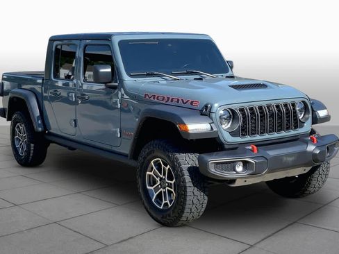 Used 2024 Jeep Gladiator Mojave w/ Technology Group AWD/4WD image 3