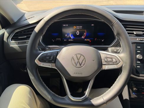 Certified 2023 Volkswagen Tiguan SE w/ Panoramic Sunroof Package image 17
