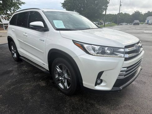 Used 2019 Toyota Highlander Limited Platinum AWD/4WD image 2