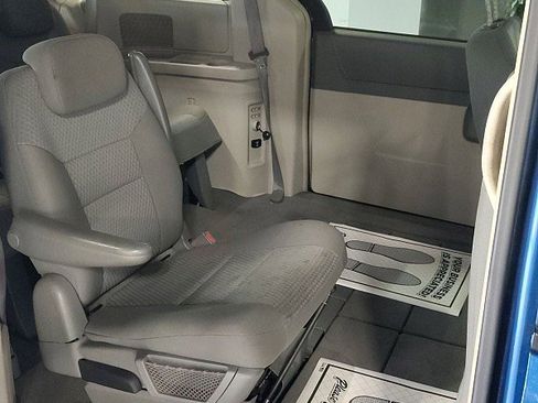 Used 2010 Dodge Grand Caravan SXT w/ Entertainment Group 2 FWD image 14