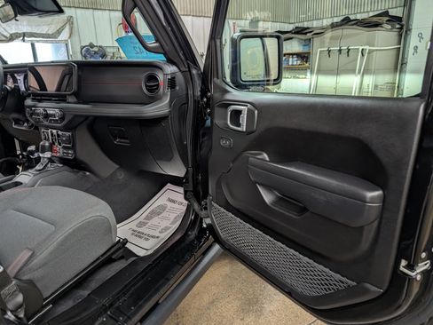 Used 2024 Jeep Wrangler Unlimited Rubicon image 4