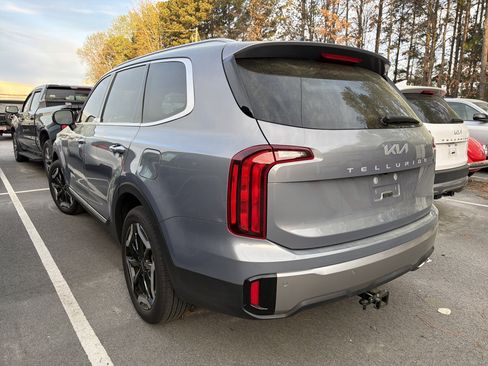 Used 2025 Kia Telluride S image 3