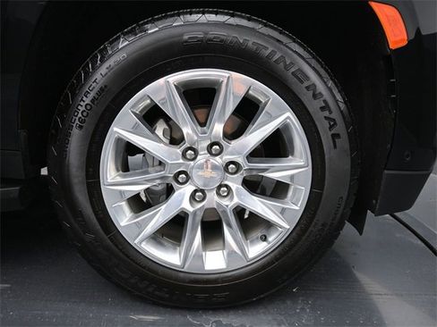 Used 2024 Chevrolet Suburban Premier w/ Advanced Technology Package image 28