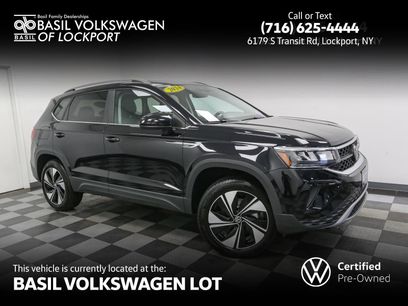 Used 2024 Volkswagen Taos SE w/ Panoramic Sunroof Package