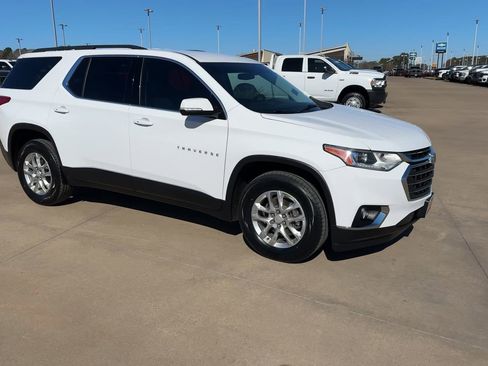 Used 2020 Chevrolet Traverse LT image 3
