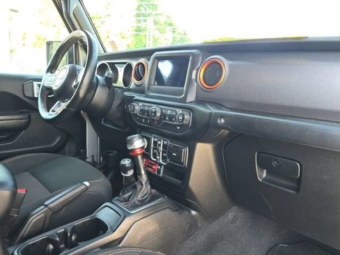 Used 2020 Jeep Gladiator Mojave w/ Cold Weather Group AWD/4WD image 25