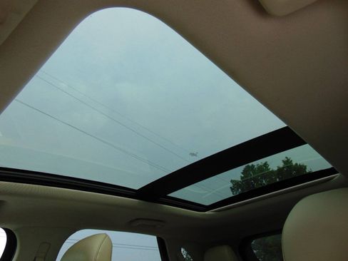 Used 2016 Ford Edge Titanium w/ Equipment Group 302A AWD/4WD image 17