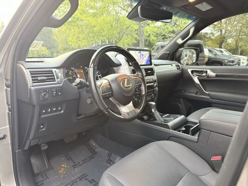 Used 2023 Lexus GX 460 Premium image 16