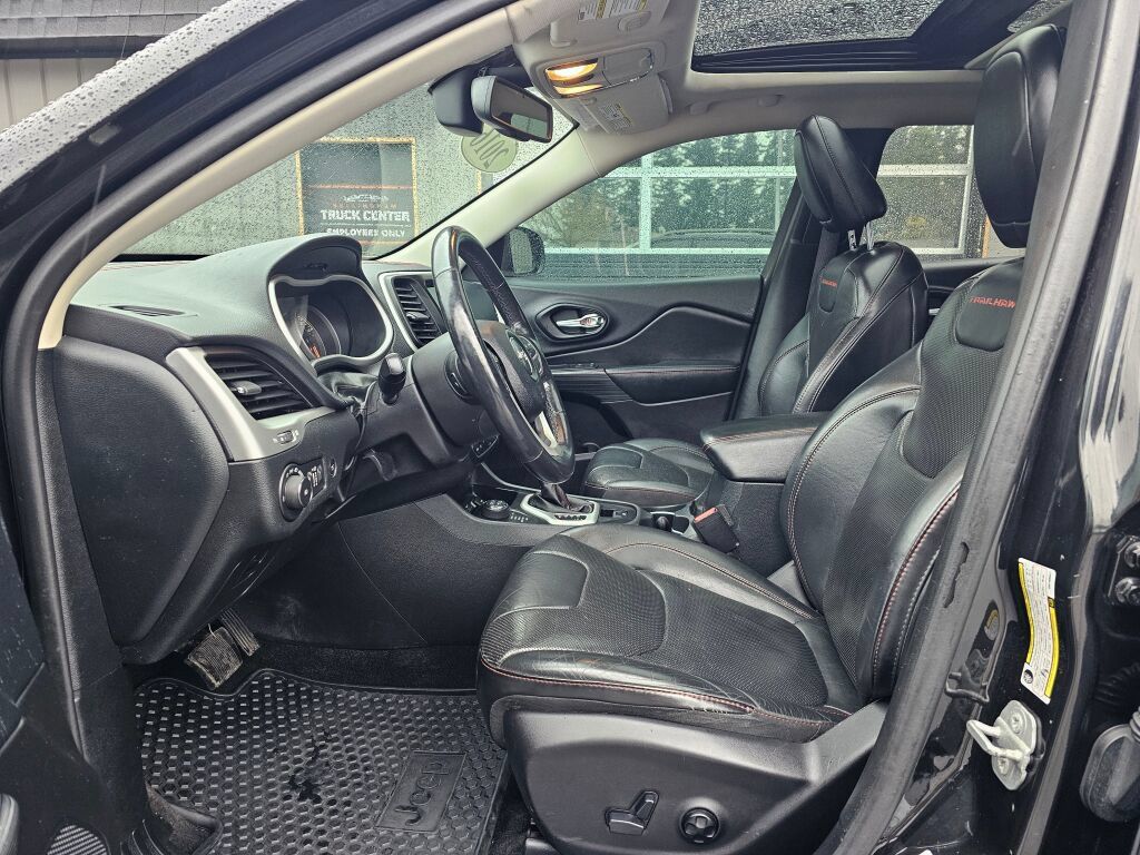 Used 2016 Jeep Cherokee Trailhawk w/ Leather Interior Group AWD/4WD image 22