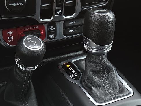 Used 2024 Jeep Wrangler Unlimited Rubicon w/ Convenience Group image 12