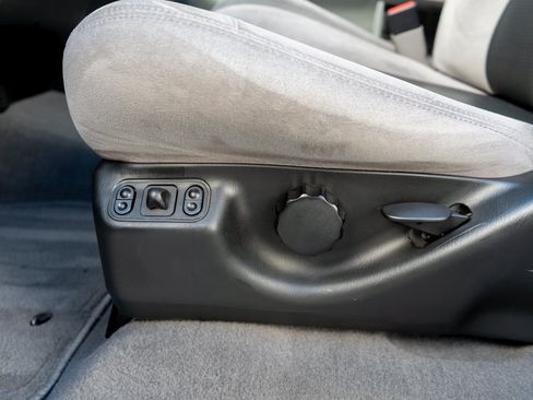 Used 2004 Ford F150 Lightning RWD image 13
