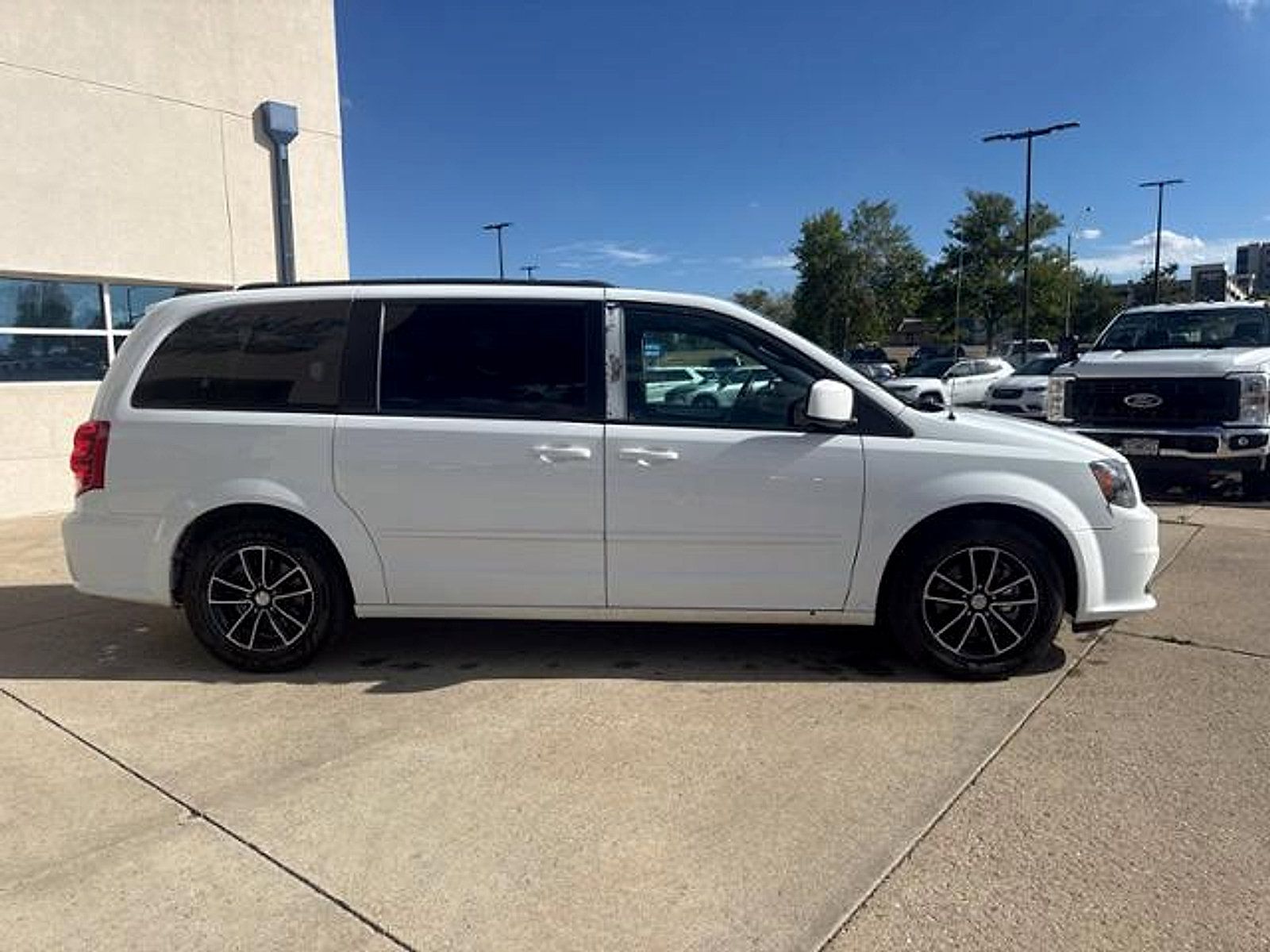 Used 2015 Dodge Grand Caravan R/T w/ Safety Sphere Group FWD image 4