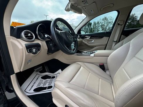 Used 2019 Mercedes-Benz GLC 300 image 3