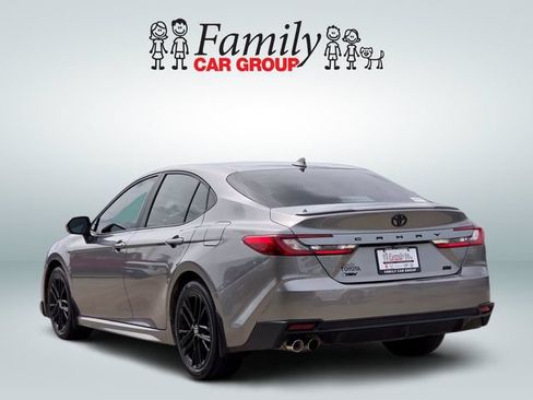 Used 2025 Toyota Camry SE w/ Convenience Package FWD image 3