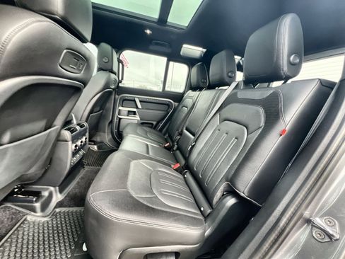 Used 2021 Land Rover Defender 110 X-Dynamic SE image 24