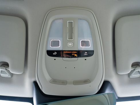 Used 2022 Volvo XC60 B5 Momentum image 39