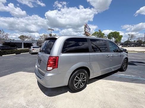 Used 2018 Dodge Grand Caravan SE image 6