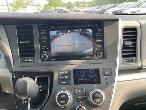 Used 2020 Toyota Sienna LE FWD image 18