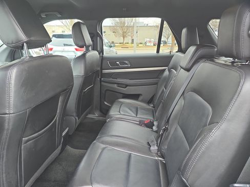 Used 2018 Ford Explorer XLT w/ Equipment Group 202A image 14