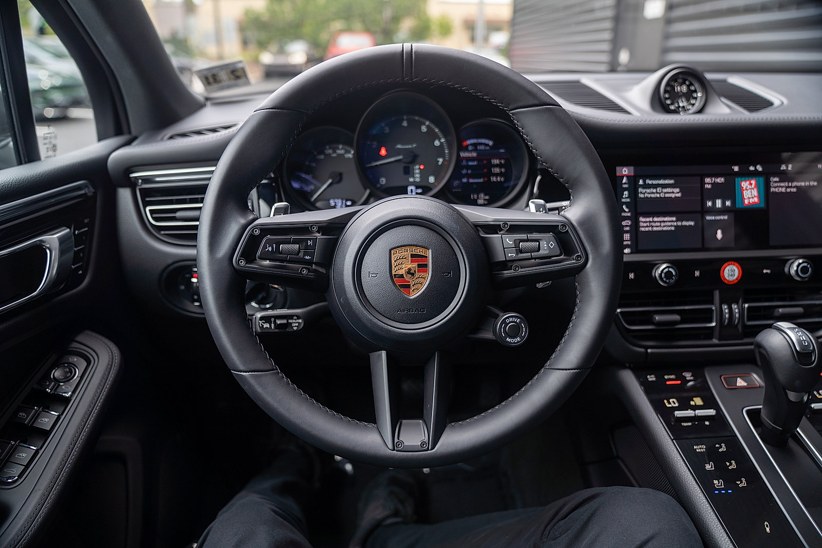 Certified 2026 Porsche Macan T AWD/4WD image 6