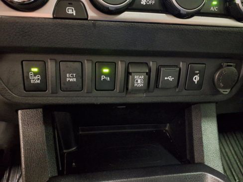 Used 2023 Toyota Tacoma Limited image 17