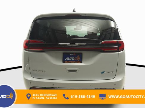 Used 2023 Chrysler Pacifica Touring-L FWD image 12