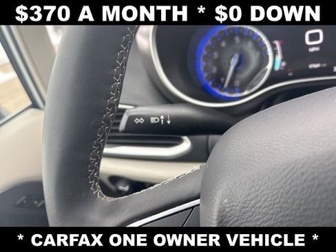 Used 2023 Chrysler Pacifica Touring-L image 13