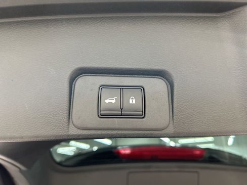 Used 2023 Nissan Rogue SL image 32