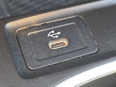 Used 2025 Mercedes-Benz CLA 250 4MATIC image 9