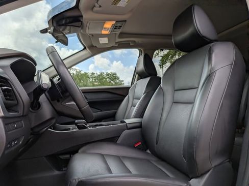 Used 2023 Nissan Rogue SV w/ SV Premium B Package FWD image 13
