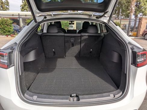 Used 2021 Tesla Model Y Long Range image 6